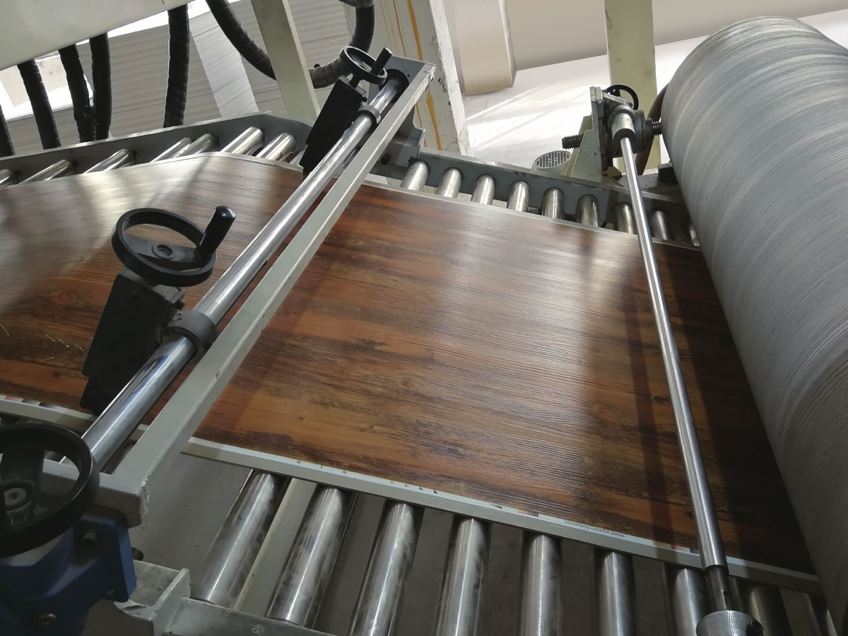 Produktionslinje för PVC/WPC/SPC-golv